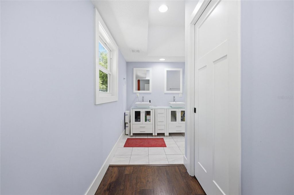 Image 27 of property listing at 403 NE 9 STREET, Gainesville, FL 32601