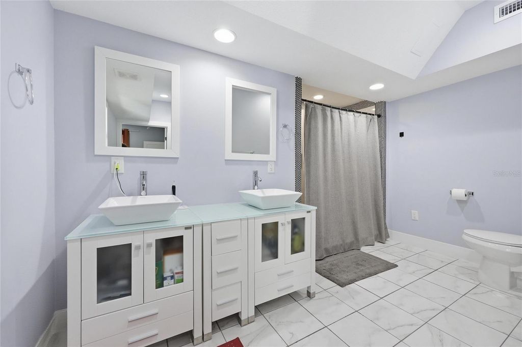 Image 28 of property listing at 403 NE 9 STREET, Gainesville, FL 32601