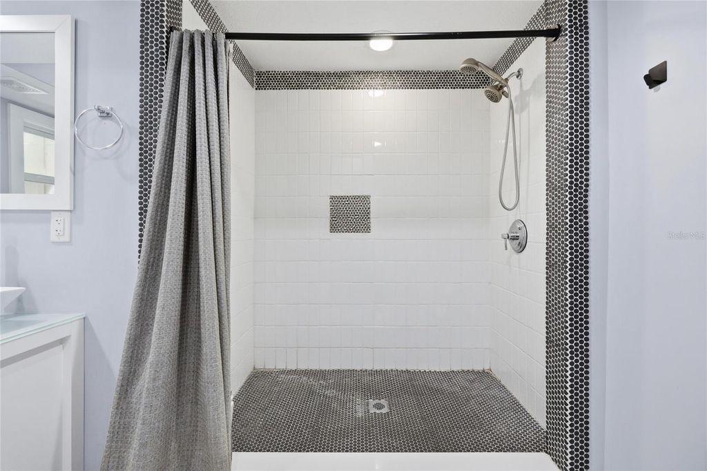 Image 29 of property listing at 403 NE 9 STREET, Gainesville, FL 32601