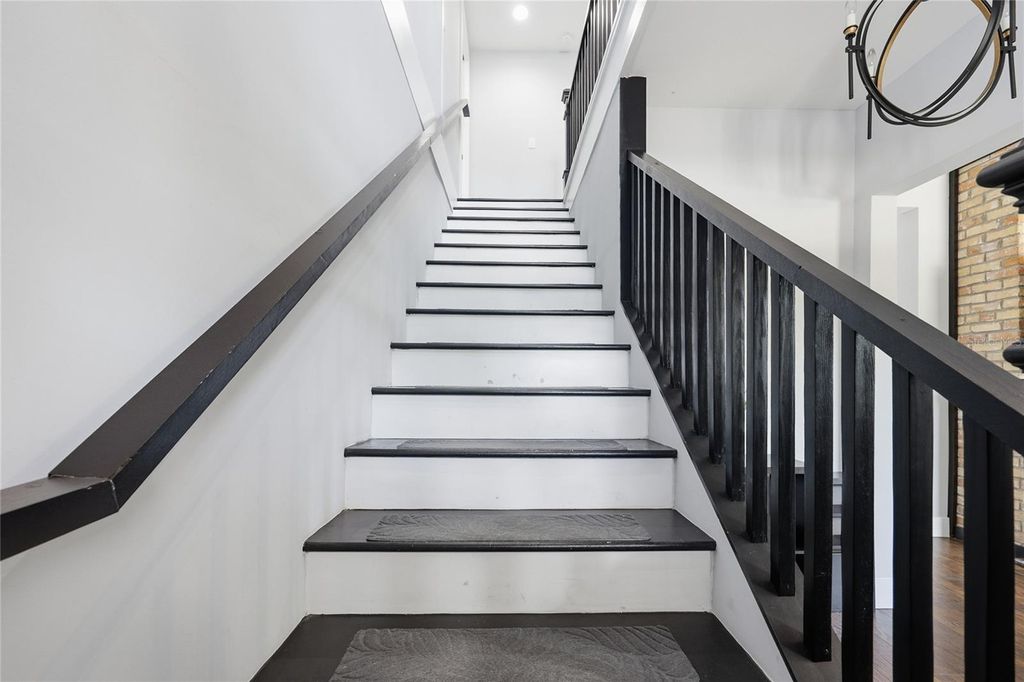 Image 30 of property listing at 403 NE 9 STREET, Gainesville, FL 32601