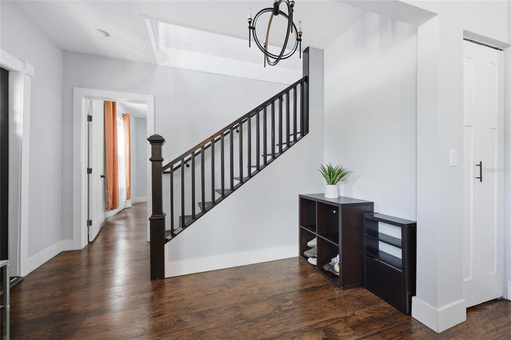 Image 4 of property listing at 403 NE 9 STREET, Gainesville, FL 32601