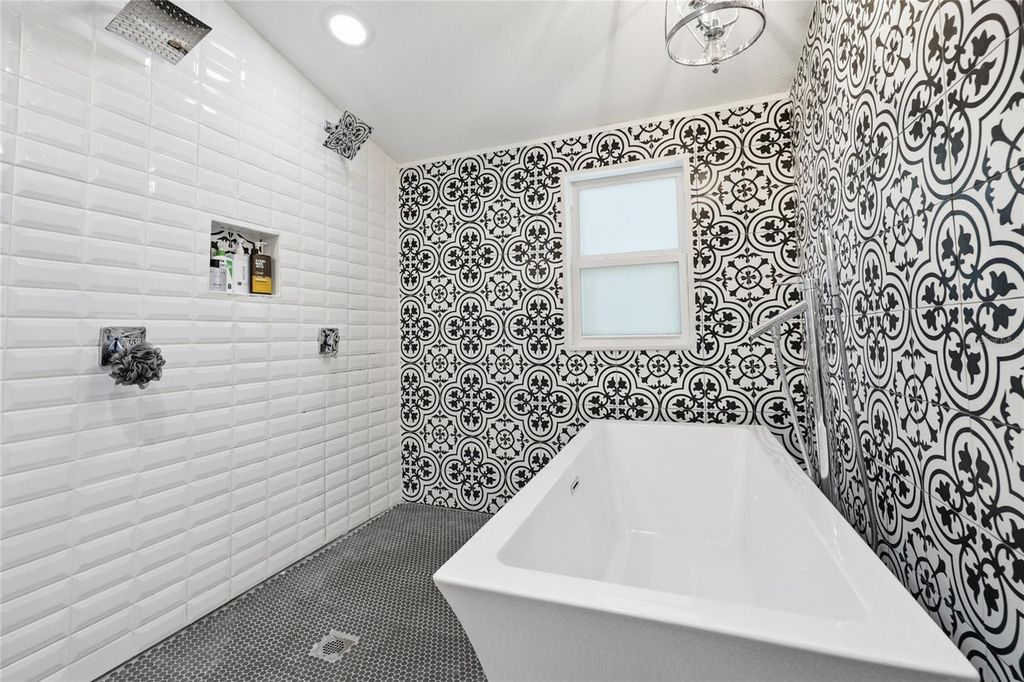 Image 38 of property listing at 403 NE 9 STREET, Gainesville, FL 32601