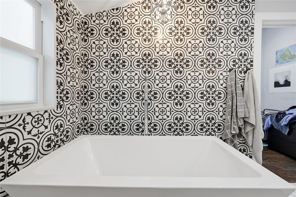 Image 39 of property listing at 403 NE 9 STREET, Gainesville, FL 32601