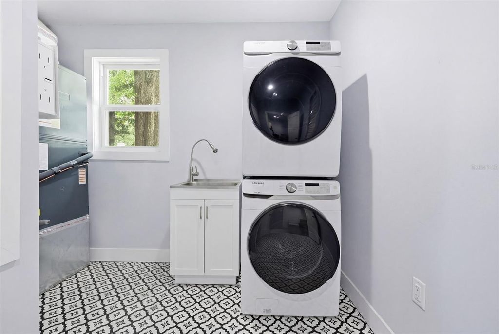 Image 51 of property listing at 403 NE 9 STREET, Gainesville, FL 32601