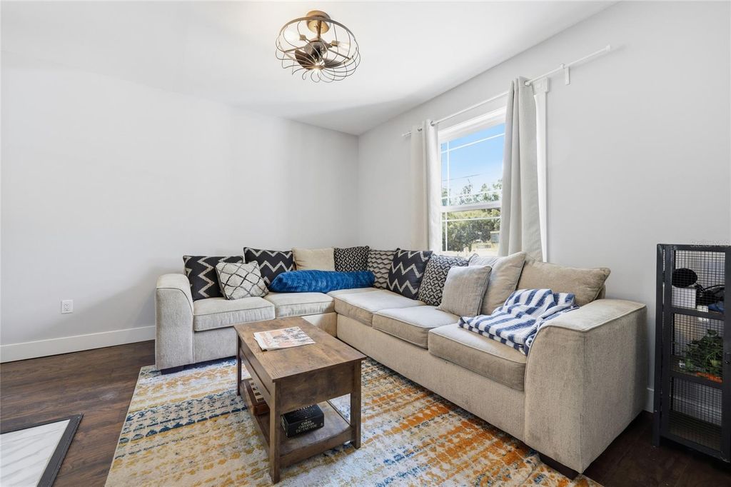 Image 7 of property listing at 403 NE 9 STREET, Gainesville, FL 32601