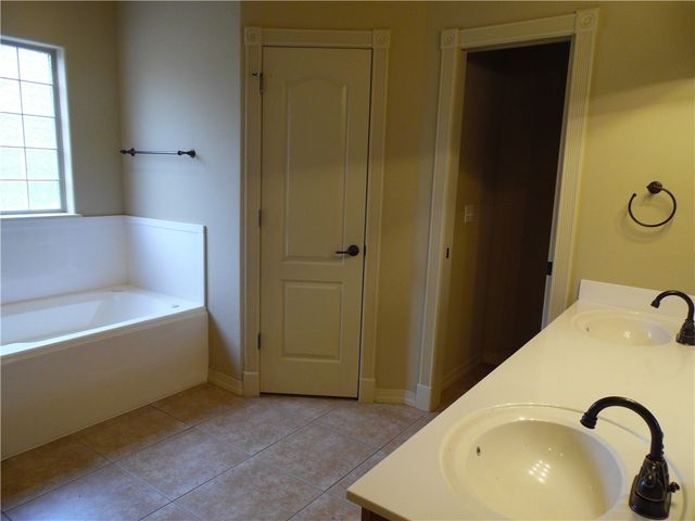 5301 S Stone Bay Court, Rogers, AR 72758