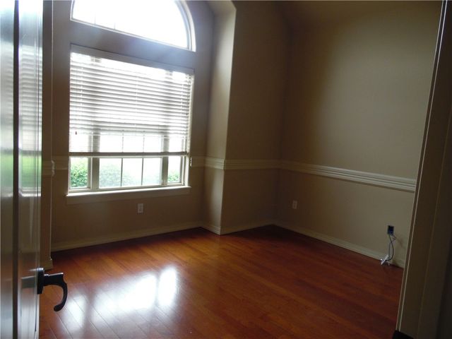 5301 S Stone Bay Court, Rogers, AR 72758
