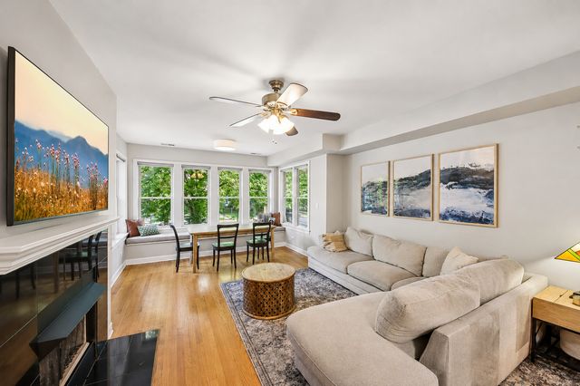3011 W Gunnison Street 1W, Chicago, IL 60625