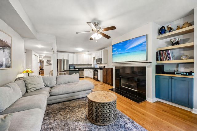 3011 W Gunnison Street 1W, Chicago, IL 60625