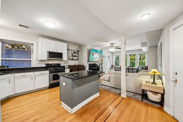 3011 W Gunnison Street 1W, Chicago, IL 60625