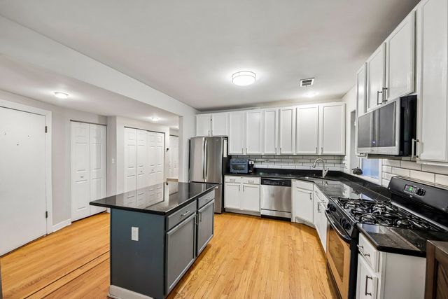 3011 W Gunnison Street 1W, Chicago, IL 60625
