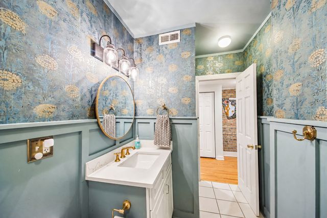 3011 W Gunnison Street 1W, Chicago, IL 60625