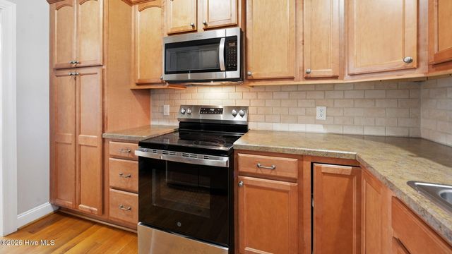 618 Broadmoor Court, Grimesland, NC 27837