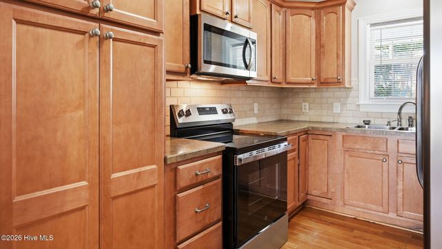 618 Broadmoor Court, Grimesland, NC 27837