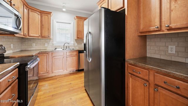 618 Broadmoor Court, Grimesland, NC 27837