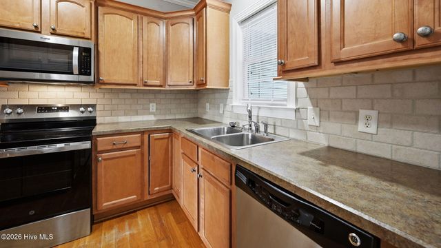 618 Broadmoor Court, Grimesland, NC 27837