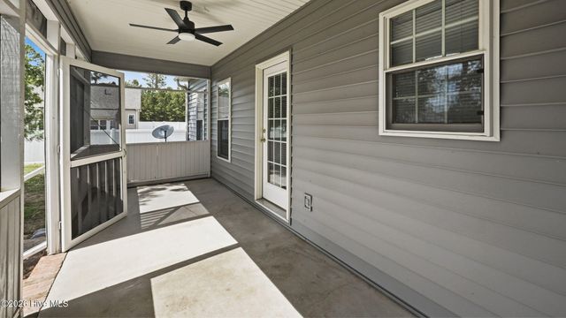 618 Broadmoor Court, Grimesland, NC 27837