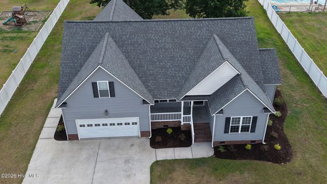 618 Broadmoor Court, Grimesland, NC 27837