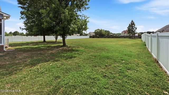 618 Broadmoor Court, Grimesland, NC 27837