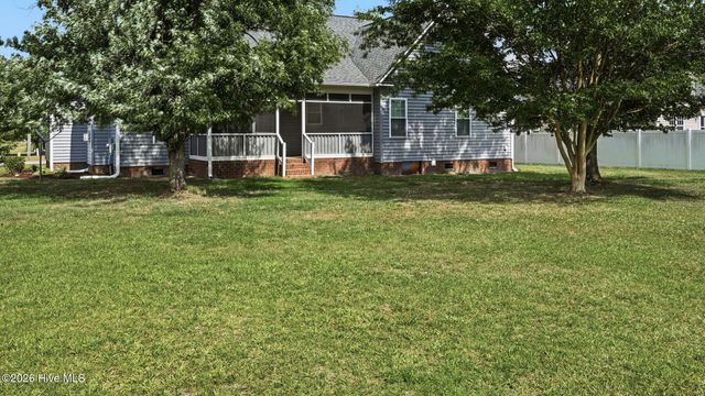 618 Broadmoor Court, Grimesland, NC 27837