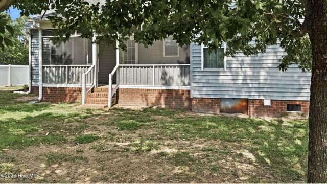 618 Broadmoor Court, Grimesland, NC 27837