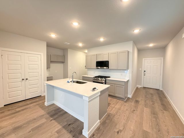 9879 Chavaneaux, San Antonio, TX 78221