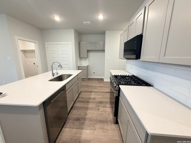 9879 Chavaneaux, San Antonio, TX 78221