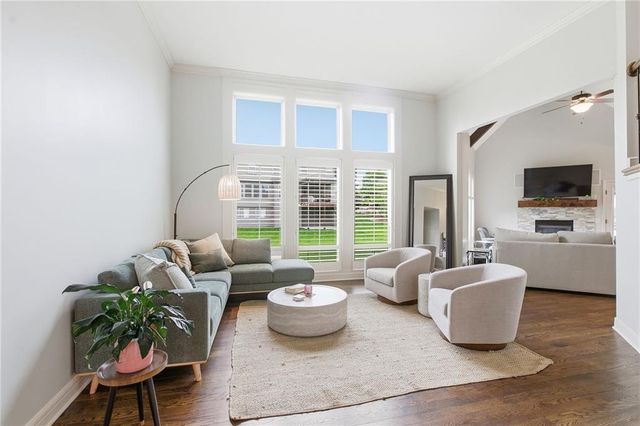 1637 NE Woodland Shores Drive, Lee's Summit, MO 64086