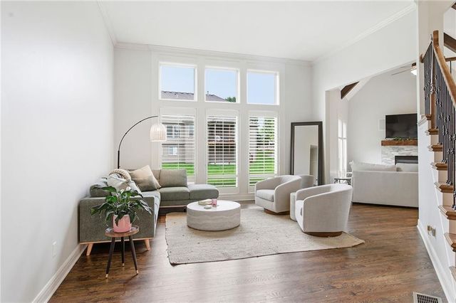 1637 NE Woodland Shores Drive, Lee's Summit, MO 64086
