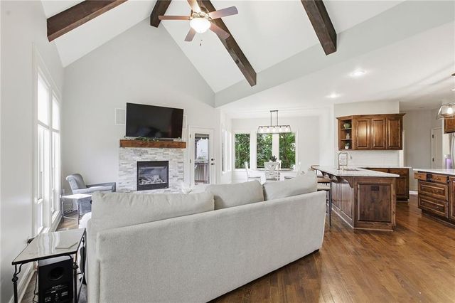 1637 NE Woodland Shores Drive, Lee's Summit, MO 64086