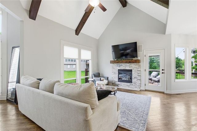 1637 NE Woodland Shores Drive, Lee's Summit, MO 64086
