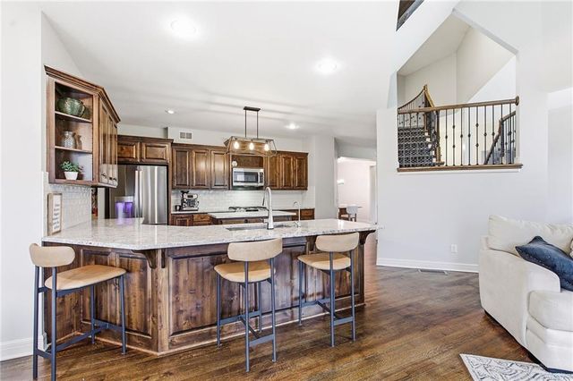 1637 NE Woodland Shores Drive, Lee's Summit, MO 64086