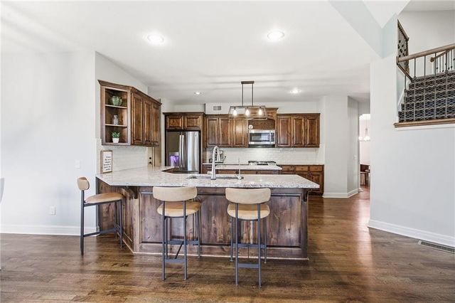 1637 NE Woodland Shores Drive, Lee's Summit, MO 64086