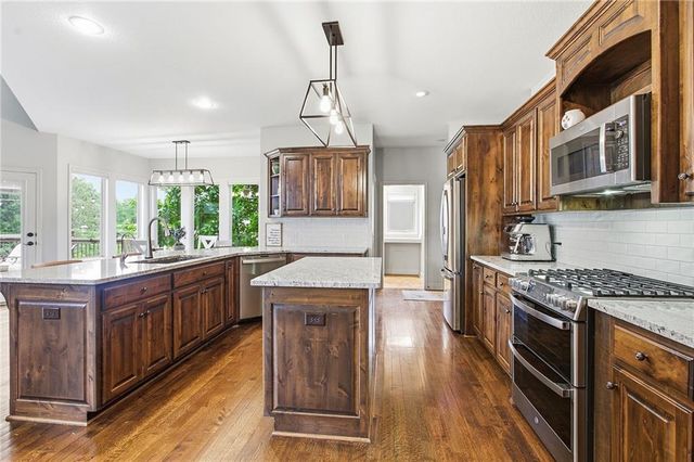 1637 NE Woodland Shores Drive, Lee's Summit, MO 64086
