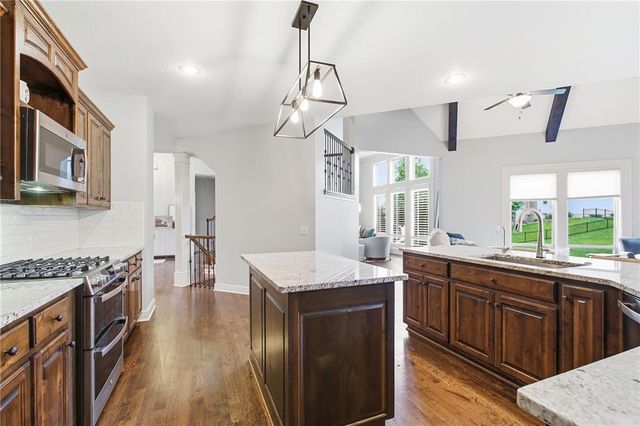 1637 NE Woodland Shores Drive, Lee's Summit, MO 64086