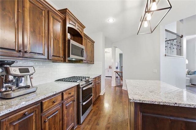 1637 NE Woodland Shores Drive, Lee's Summit, MO 64086