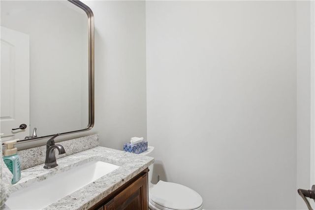 1637 NE Woodland Shores Drive, Lee's Summit, MO 64086