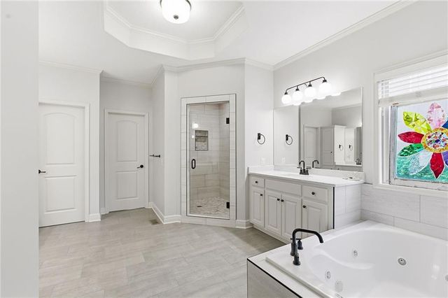 1637 NE Woodland Shores Drive, Lee's Summit, MO 64086