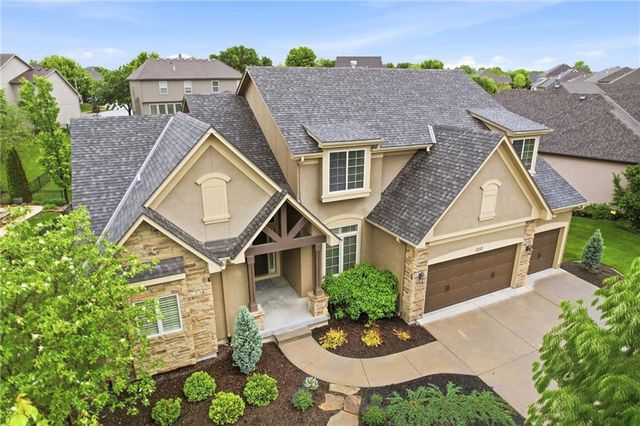 1637 NE Woodland Shores Drive, Lee's Summit, MO 64086