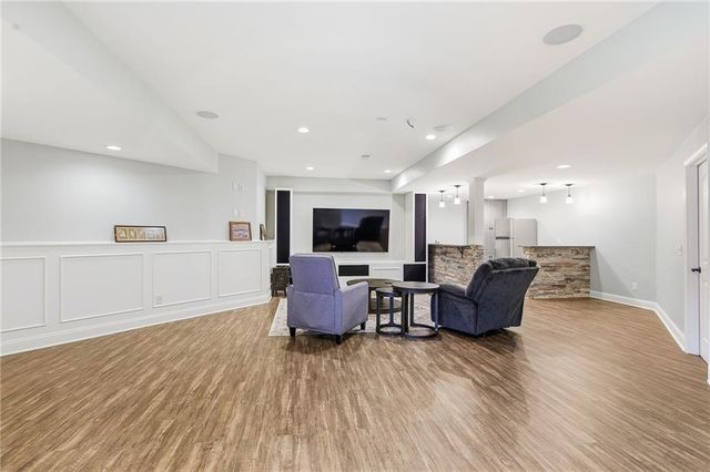 1637 NE Woodland Shores Drive, Lee's Summit, MO 64086