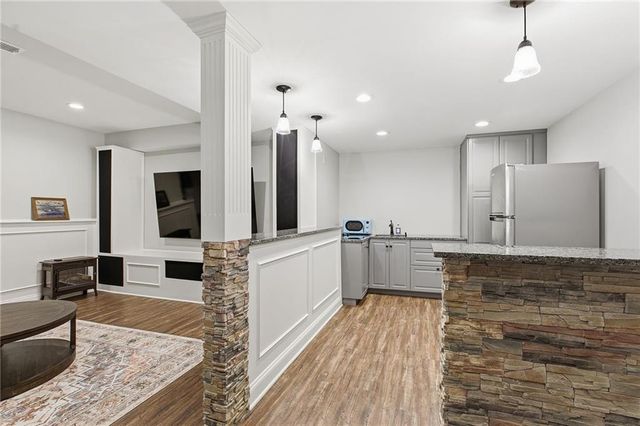 1637 NE Woodland Shores Drive, Lee's Summit, MO 64086