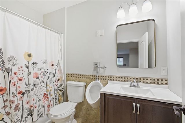 1637 NE Woodland Shores Drive, Lee's Summit, MO 64086