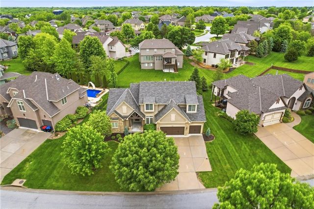1637 NE Woodland Shores Drive, Lee's Summit, MO 64086