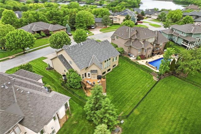 1637 NE Woodland Shores Drive, Lee's Summit, MO 64086