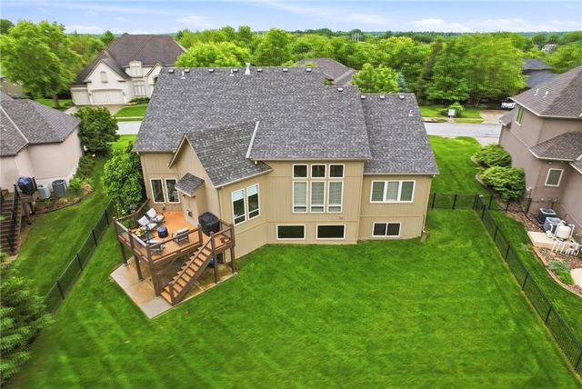 1637 NE Woodland Shores Drive, Lee's Summit, MO 64086