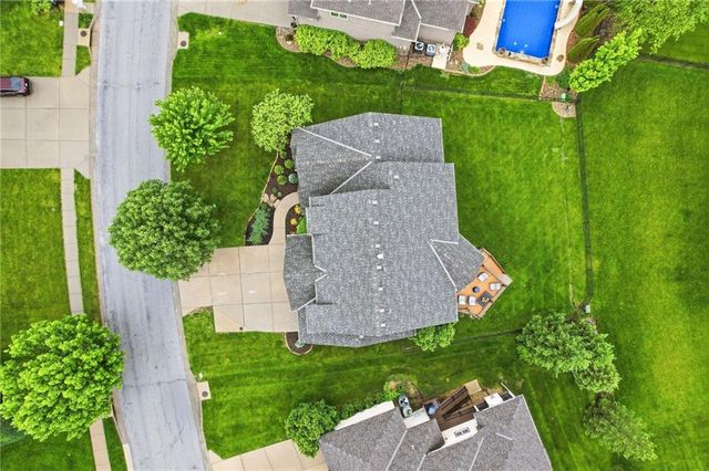 1637 NE Woodland Shores Drive, Lee's Summit, MO 64086