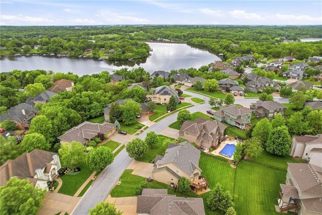 1637 NE Woodland Shores Drive, Lee's Summit, MO 64086