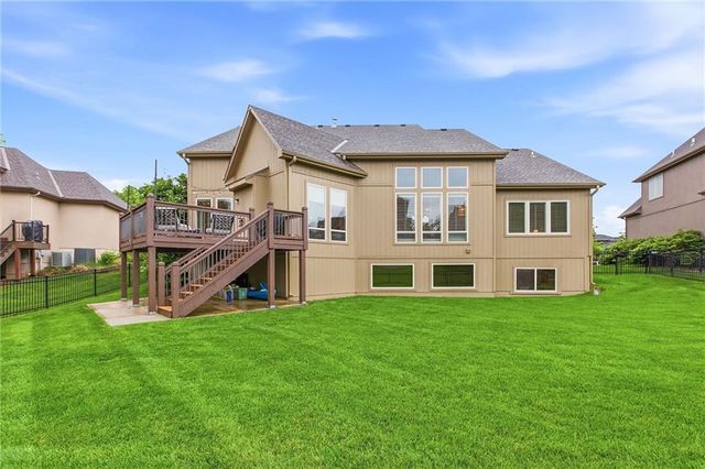 1637 NE Woodland Shores Drive, Lee's Summit, MO 64086
