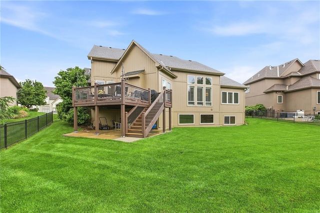 1637 NE Woodland Shores Drive, Lee's Summit, MO 64086