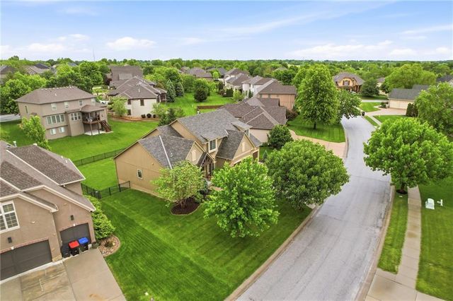 1637 NE Woodland Shores Drive, Lee's Summit, MO 64086